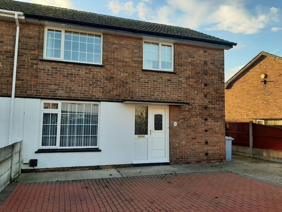 Villa Huge Garden House For Contractors And Families Ollerton Exterior foto