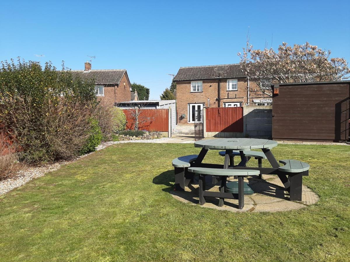 Villa Huge Garden House For Contractors And Families Ollerton Exterior foto